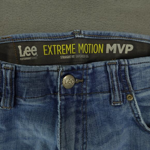 Lee Men's Extreme Motion MVP Straight‎ Fit Tapered Leg Jeans Size 31 x 30 - Picture 3 of 12